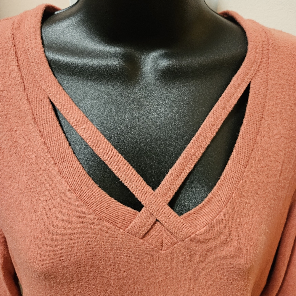 White Crow Rust Long Sleeve V-Neck Top - Picture 3 of 9
